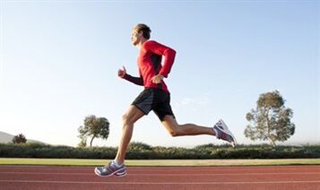 Laufen ist eine ausgezeichnete Übung, um die Kraft eines Mannes zu verbessern. 